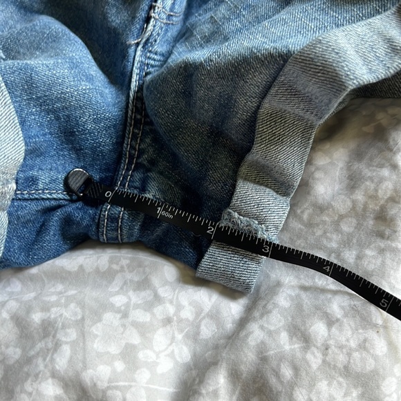 Old navy boyfriend jean shorts - Picture 5 of 5